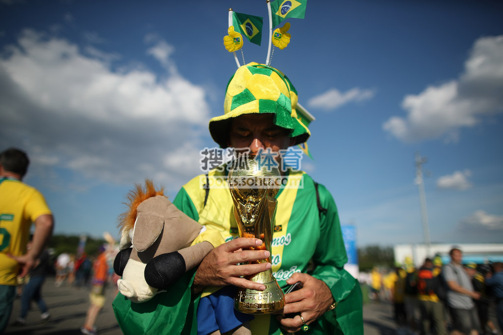 TheShy迎来七赛季高光表现，塞尔维亚队球迷沸腾！(theshy首次上场是哪场)-爱游戏在线登录