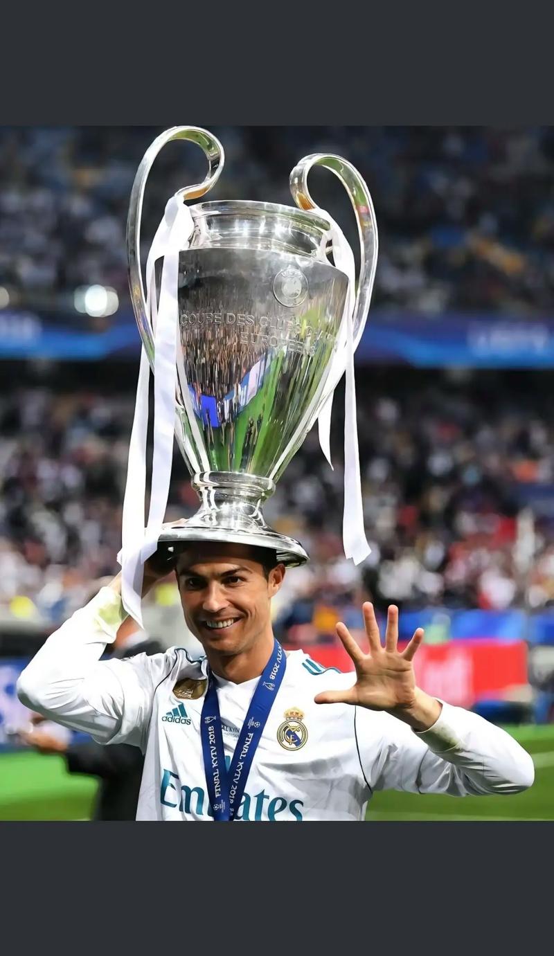 C罗迎来十二赛季高光表现，拜仁球迷沸腾！(c罗上赛季)-爱游戏首页